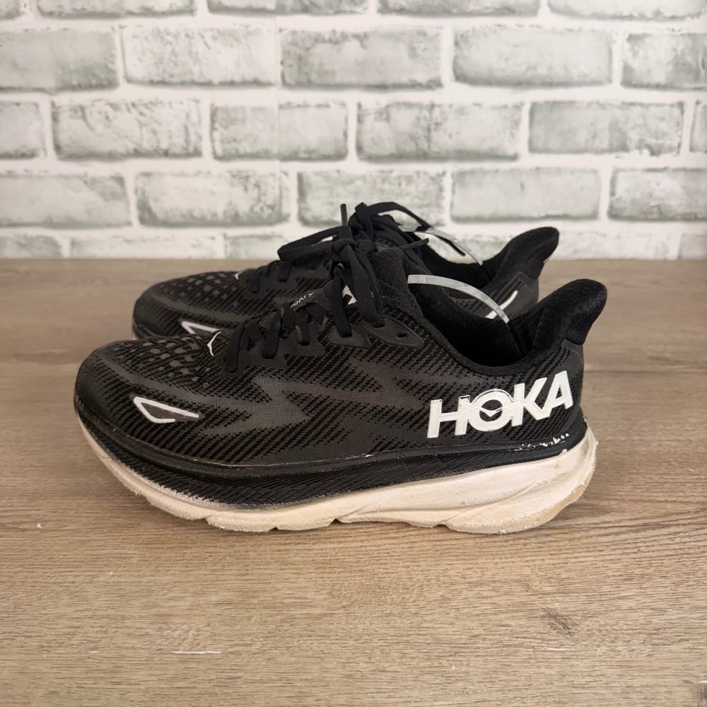 Hoka Clifton 9 Running Shoes Black White Womens 7.5